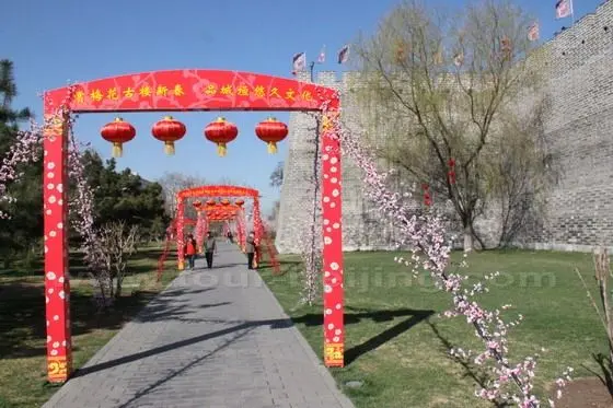 It is a pleasant walk along the path zigzagging and paralleling the wall