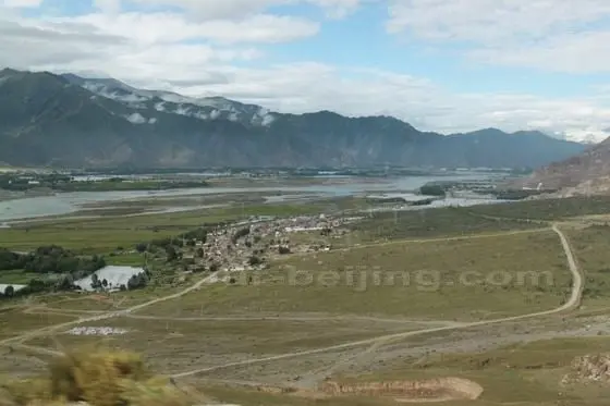 It is a scenic drive with Lhasa River on our right side