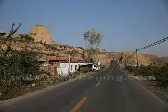 Accompanied by the winding yellow earth Great Wall, it is scenic drive.