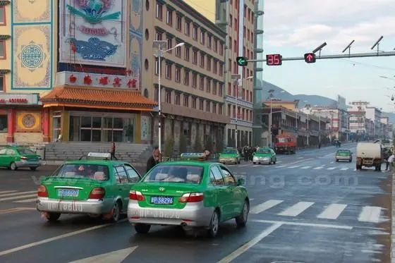 It seems that the taxis in Xiahe serve a kind of public buses