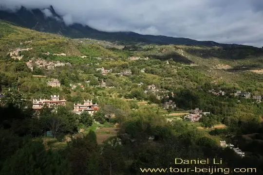 Best Places to See Autumn Leaves in Sichuan (Tips & Photos)