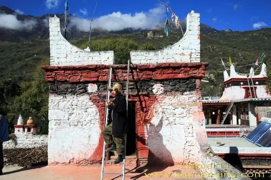 Jiarong male Tibetan