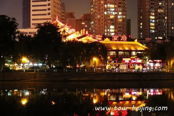 Jiuyanqiao Bar Street in Chengdu (Tips, Photos & Map)