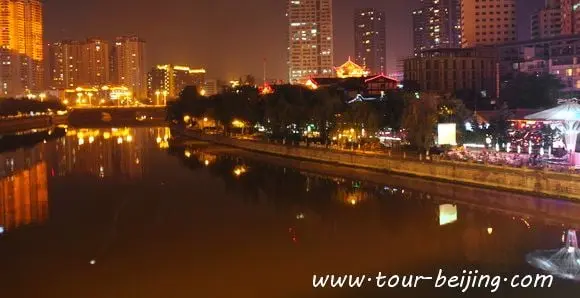 Jiuyanqiao Bar Street in Chengdu (Tips, Photos & Map)