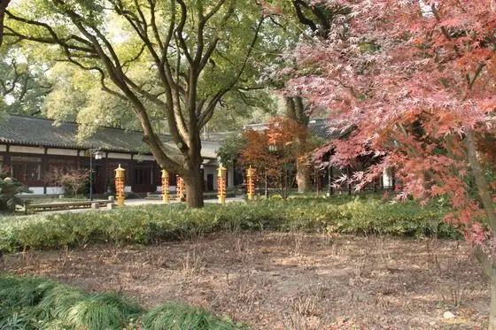 How to Visit Liuhe Pagoda
