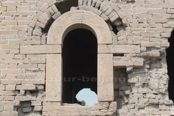 Let us have a close look at the decorative relief.