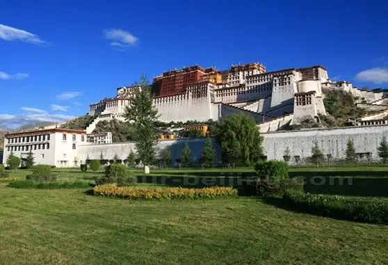 Best Time to Visit Lhasa (Tips, Photos & Map)