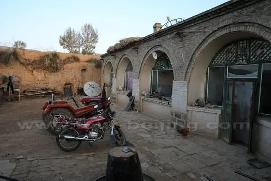 Li's Cave House