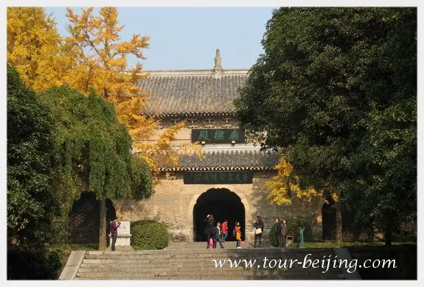 How to Visit Linggu Temple Scenic Area (Tips, Photos & Map)
