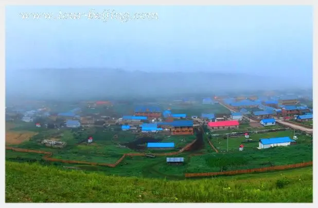The fog-shrouded Linjiang Village in the early morning