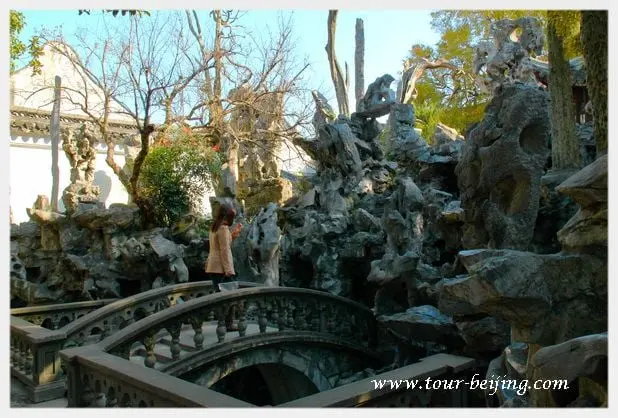 How to Visit Lion Grove Garden (Tips, Photos & Map)