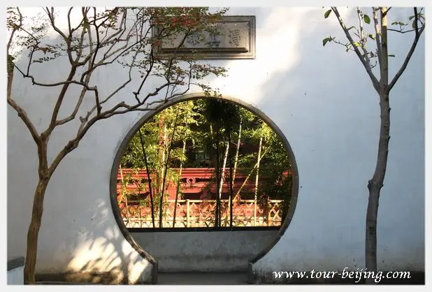 How to Visit Lion Grove Garden (Tips, Photos & Map)