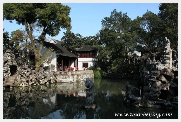 How to Visit Lion Grove Garden (Tips, Photos & Map)