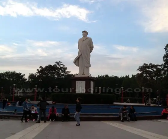 Mao Zedong's Statue