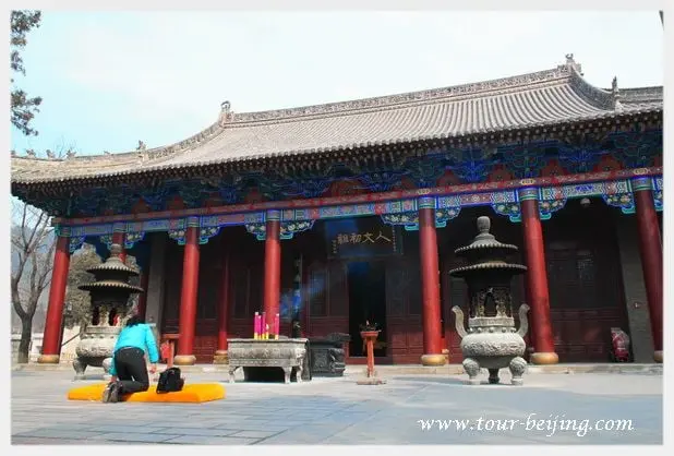 How to Visit Huangdi Mausoleum (Tips, Photos & Map)