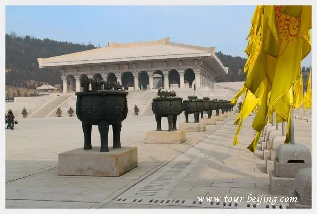 How to Visit Huangdi Mausoleum (Tips, Photos & Map)