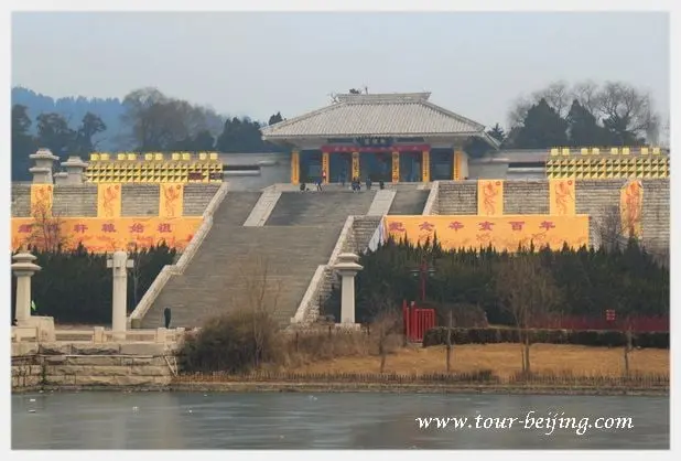 How to Visit Huangdi Mausoleum (Tips, Photos & Map)