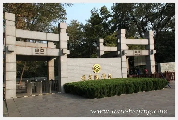 How to Visit Ming Xiaoling Mausoleum (Tips, Photos & Map)
