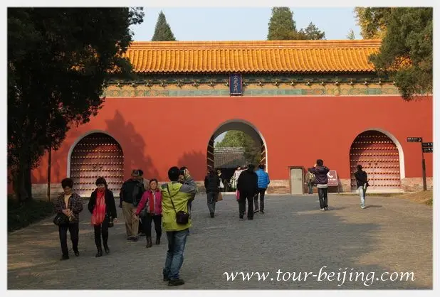 How to Visit Ming Xiaoling Mausoleum (Tips, Photos & Map)
