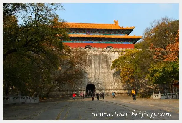 How to Visit Ming Xiaoling Mausoleum (Tips, Photos & Map)