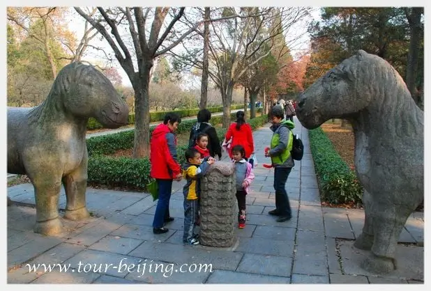 How to Visit Ming Xiaoling Mausoleum (Tips, Photos & Map)
