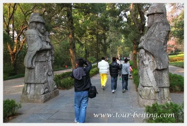 How to Visit Ming Xiaoling Mausoleum (Tips, Photos & Map)