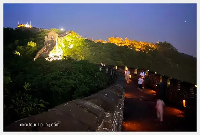 Walk on the shimmering Wall