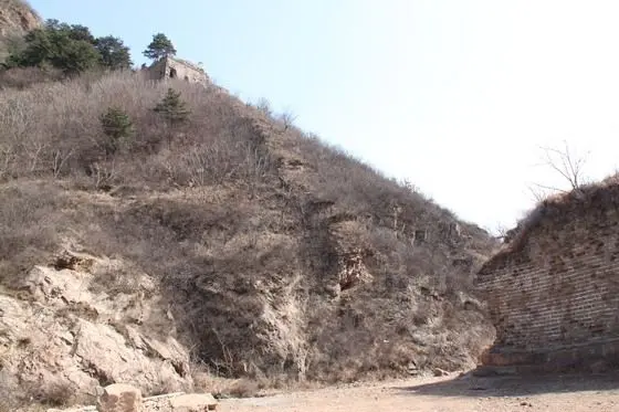 Now the Great Wall pass (Xiaohekou Pass) has been broken and damaged.