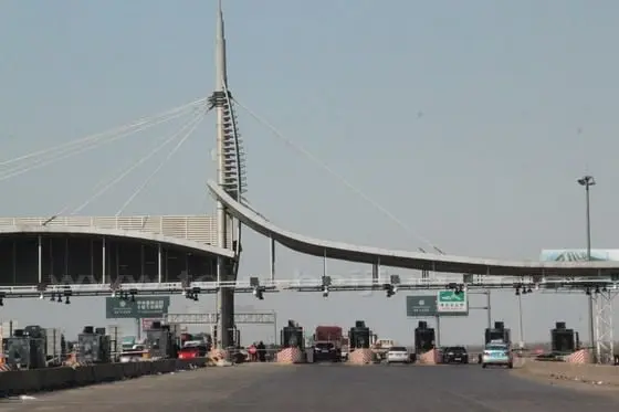 Now we are approaching the Toll Gate of Beijing Tianjin Expressway on Tianjin's side. The Toll fee is RMB 50 per car.