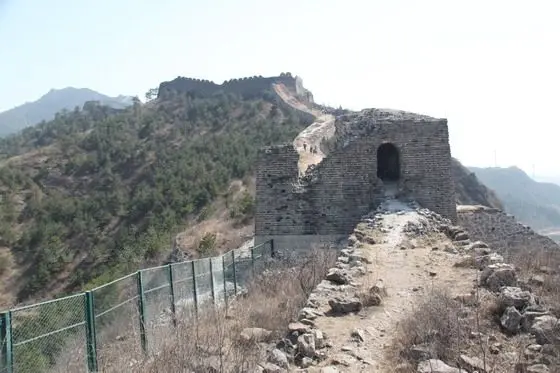 Now we are on the crumbling wall