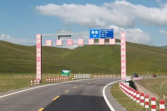Now we enter the border of Luqu from Hezuo along National Highway No.213.
