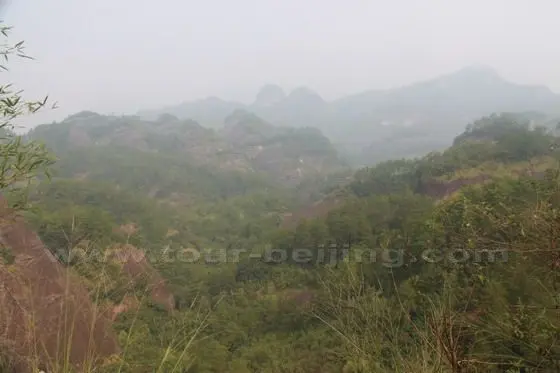 On the top, we had a better view of the surrounding peaks and hill.