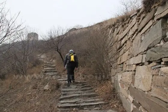 On the way from the first tower to the second tower, for most part, we have to hike along the path by the Wall.