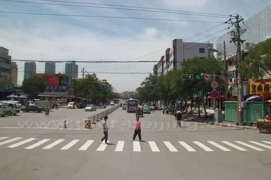 One the main streets in the city of Linxia.