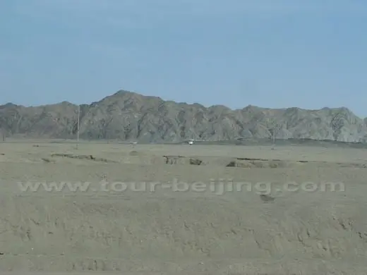 Our left side was Qilianshan Mountain.