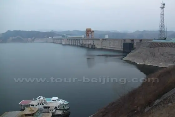 Panjiakou Dam, 107.5m high and 1040m long