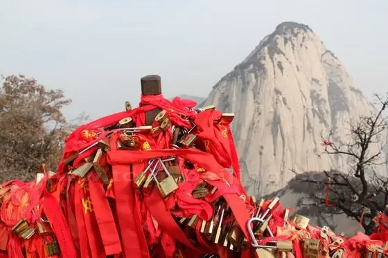 How to Visit Mt.Huashan (Tips, Photos & Map)