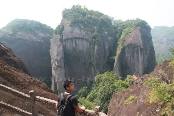 Peaks and hills in made up of red sandstone with very steep slopes but flat tops