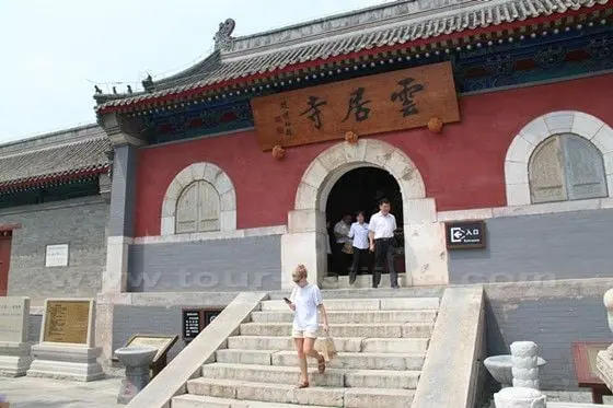 People are leaving Yunju Temple light-hearted.