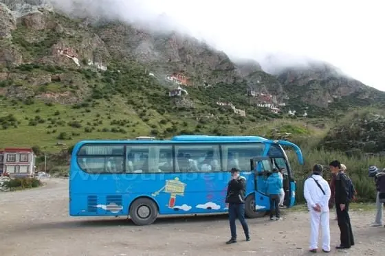 People begin to get off the bus and are amazed by the stunning views on the all directions.
