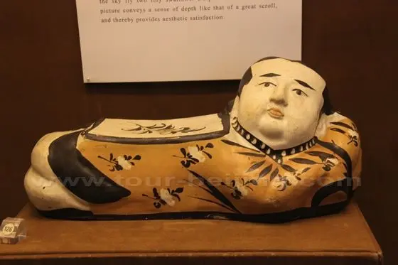 Ceramic Pillows Show.