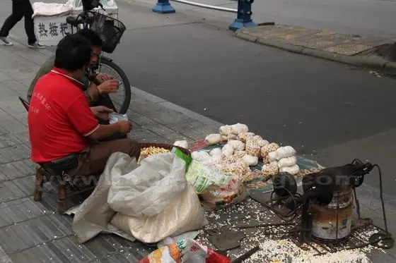 Popcorn & Popper on the street in Chengdu City