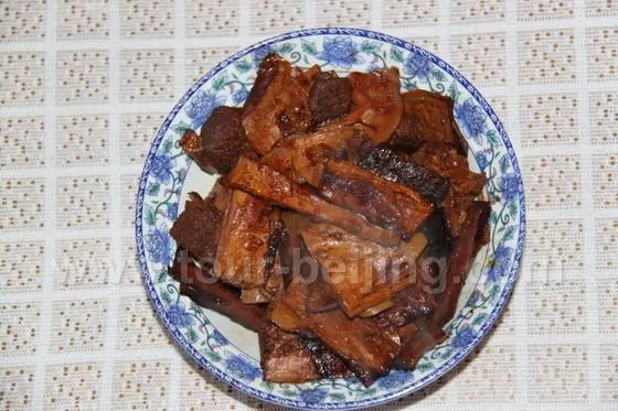 Pork cooked in sauce with bamboo roots