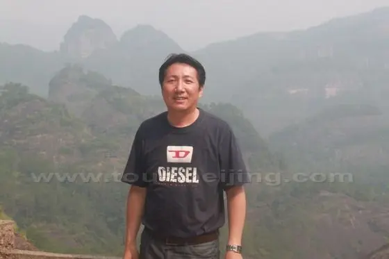 Posed on the sightseeing platform witht the double-breast peaks as the background.