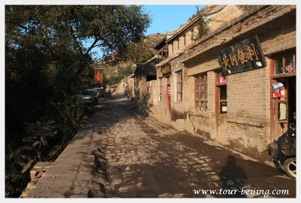 How to Visit Qikou Ancient Town (Tips, Photos & Map)