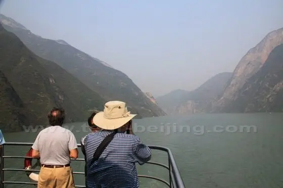 Qutang Gorge from stern 1
