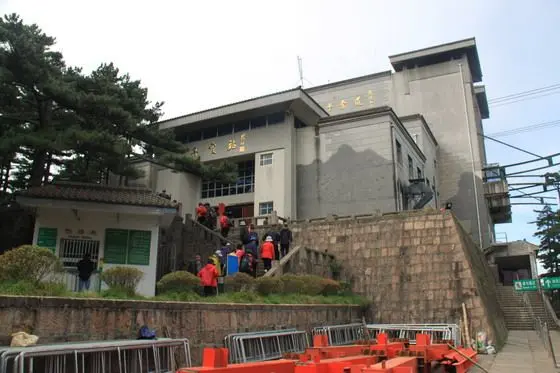 My Second Day on Mount Huangshan (1)