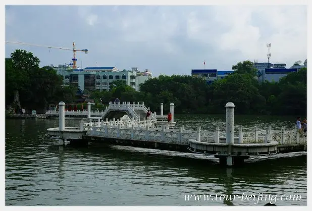 Stroll around Shanhu Lake and Ronghu Lake in Guilin (Tips, Photos & Map)