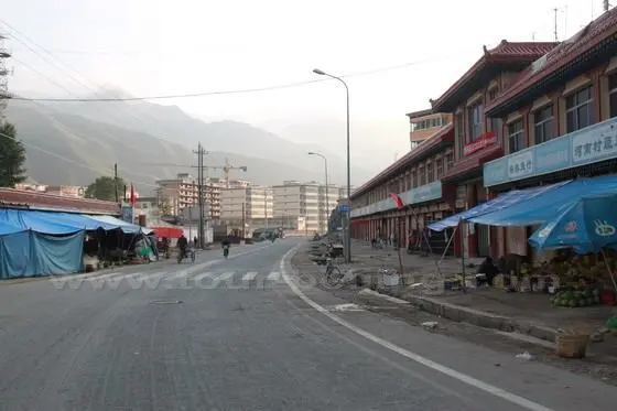 Sangqu Nublam Road is one of the two main roads in the downtown