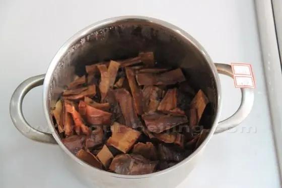 Sauced bamboo roots